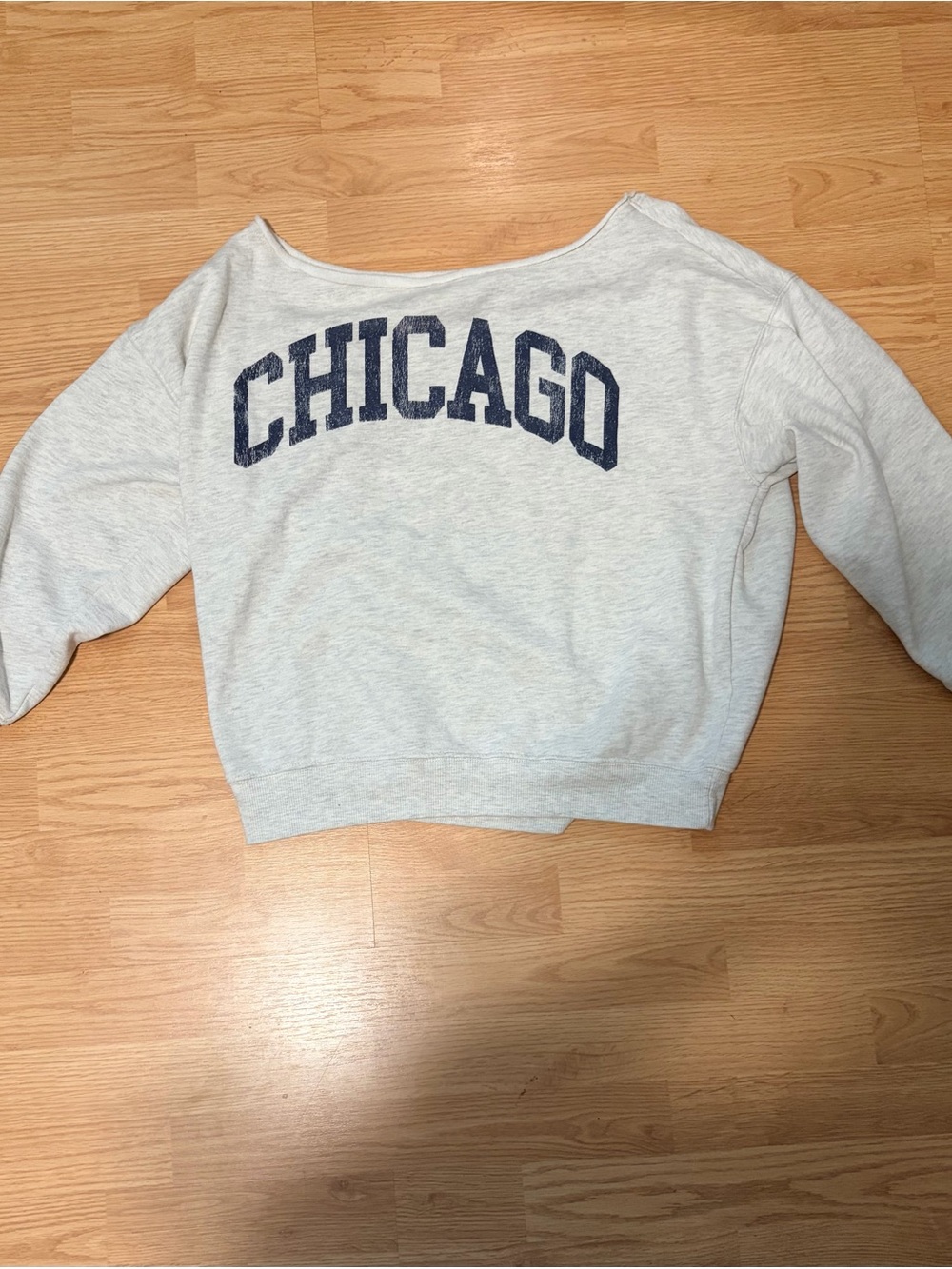Off-the-Shoulder Chicago Sweatshirt in Light Gray